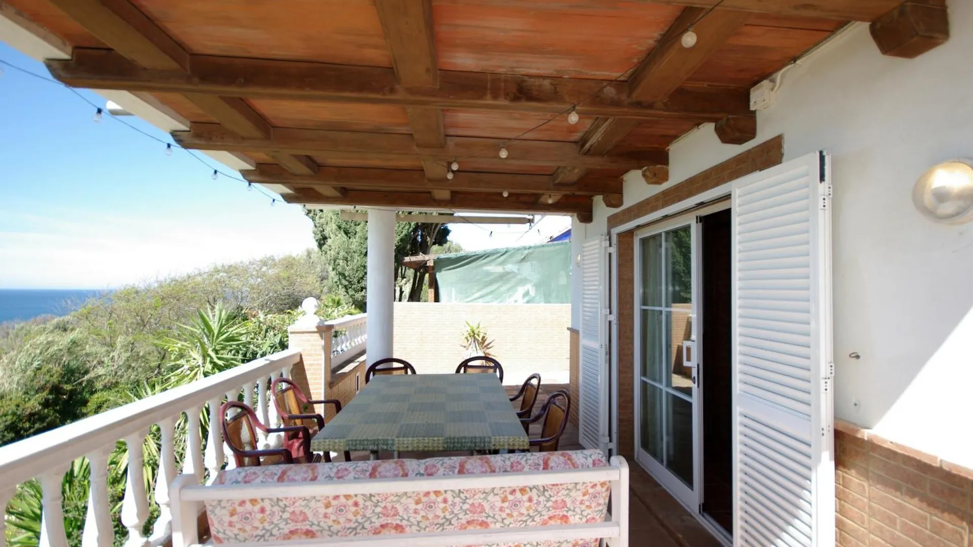 Livingtarifa Villa Concha